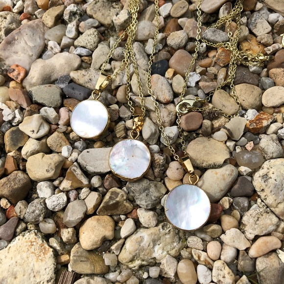 Natural shell, 14K gold mother of pearl necklace - Picture 4 of 7